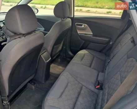 Синий Киа Niro, объемом двигателя 1.58 л и пробегом 371 тыс. км за 14000 $, фото 11 на Automoto.ua