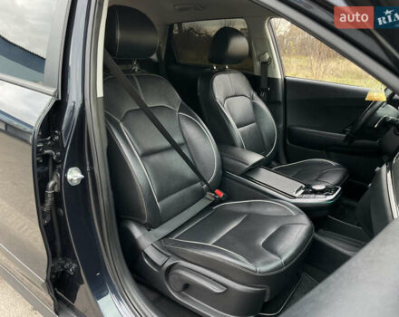 Синій Кіа Niro, об'ємом двигуна 0 л та пробігом 130 тис. км за 18455 $, фото 40 на Automoto.ua