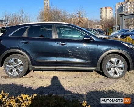 Синий Киа Niro, объемом двигателя 64 л и пробегом 191 тыс. км за 16400 $, фото 6 на Automoto.ua