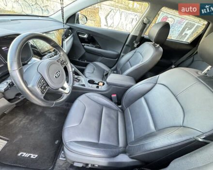 Синий Киа Niro, объемом двигателя 1.6 л и пробегом 52 тыс. км за 19800 $, фото 19 на Automoto.ua