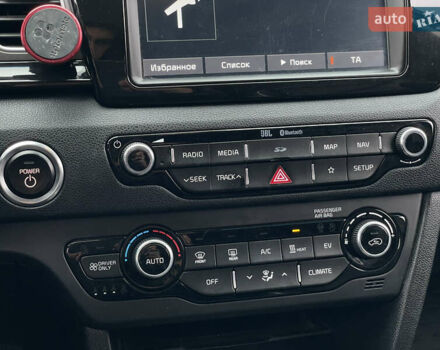 Синій Кіа Niro, об'ємом двигуна 0 л та пробігом 130 тис. км за 18455 $, фото 57 на Automoto.ua