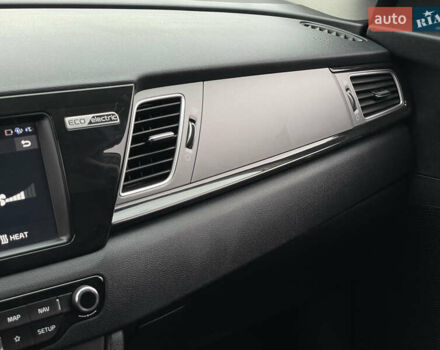 Синій Кіа Niro, об'ємом двигуна 0 л та пробігом 130 тис. км за 18455 $, фото 69 на Automoto.ua