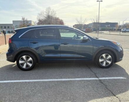Синий Киа Niro, объемом двигателя 1.6 л и пробегом 40 тыс. км за 12000 $, фото 7 на Automoto.ua
