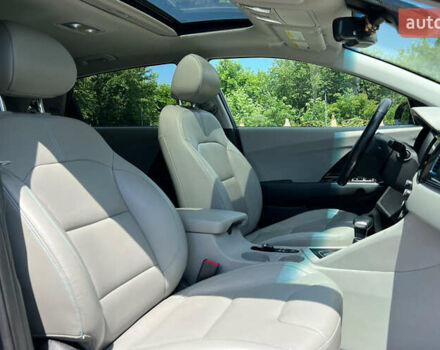 Синій Кіа Niro, об'ємом двигуна 1.6 л та пробігом 92 тис. км за 19700 $, фото 8 на Automoto.ua