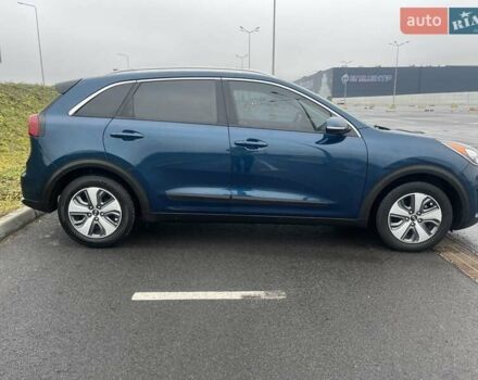 Синий Киа Niro, объемом двигателя 1.58 л и пробегом 160 тыс. км за 16300 $, фото 5 на Automoto.ua