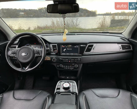 Синій Кіа Niro, об'ємом двигуна 0 л та пробігом 130 тис. км за 18455 $, фото 43 на Automoto.ua