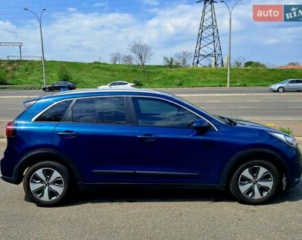 Синий Киа Niro, объемом двигателя 1.58 л и пробегом 371 тыс. км за 14000 $, фото 2 на Automoto.ua