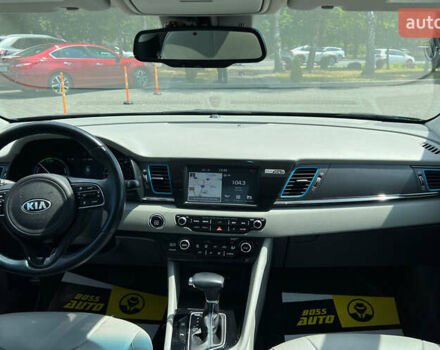 Синій Кіа Niro, об'ємом двигуна 1.6 л та пробігом 92 тис. км за 19700 $, фото 10 на Automoto.ua