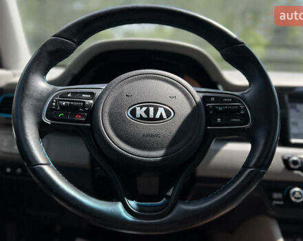 Синій Кіа Niro, об'ємом двигуна 1.6 л та пробігом 92 тис. км за 19700 $, фото 18 на Automoto.ua