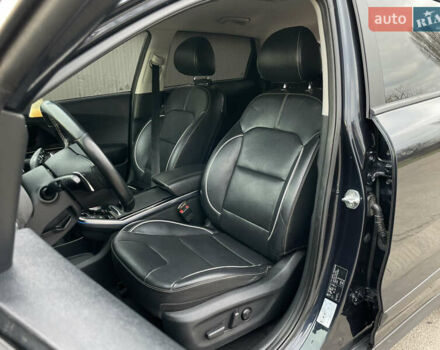 Синій Кіа Niro, об'ємом двигуна 0 л та пробігом 130 тис. км за 18455 $, фото 28 на Automoto.ua