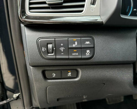 Синій Кіа Niro, об'ємом двигуна 0 л та пробігом 147 тис. км за 17400 $, фото 5 на Automoto.ua