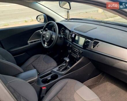 Синий Киа Niro, объемом двигателя 1.58 л и пробегом 371 тыс. км за 14000 $, фото 9 на Automoto.ua