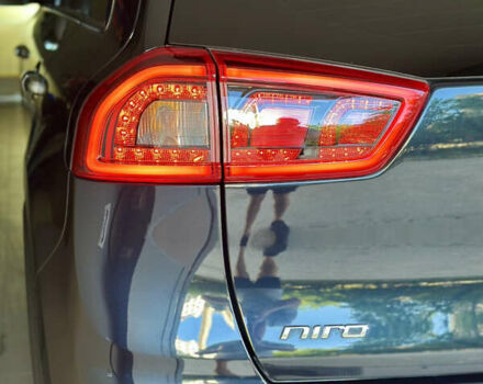 Синий Киа Niro, объемом двигателя 0 л и пробегом 155 тыс. км за 18650 $, фото 102 на Automoto.ua