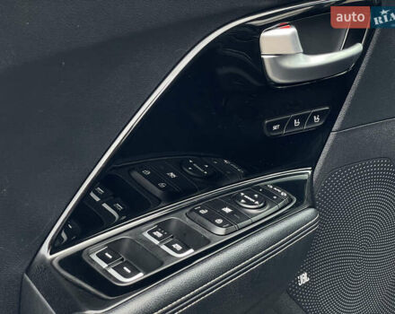 Синій Кіа Niro, об'ємом двигуна 0 л та пробігом 130 тис. км за 18455 $, фото 44 на Automoto.ua