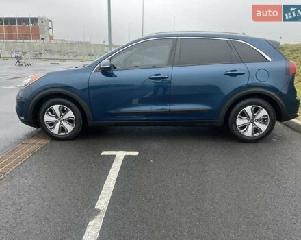 Синий Киа Niro, объемом двигателя 1.58 л и пробегом 160 тыс. км за 16300 $, фото 4 на Automoto.ua