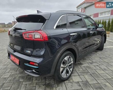 Синій Кіа Niro, об'ємом двигуна 0 л та пробігом 120 тис. км за 18770 $, фото 3 на Automoto.ua
