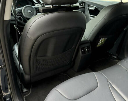 Синій Кіа Niro, об'ємом двигуна 0 л та пробігом 147 тис. км за 17400 $, фото 10 на Automoto.ua
