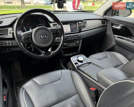 Синій Кіа Niro, об'ємом двигуна 0 л та пробігом 147 тис. км за 17400 $, фото 9 на Automoto.ua