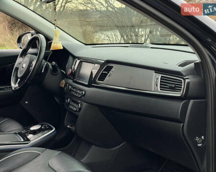 Синій Кіа Niro, об'ємом двигуна 0 л та пробігом 130 тис. км за 18455 $, фото 39 на Automoto.ua