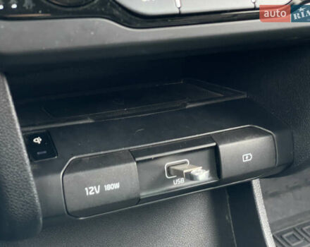 Синій Кіа Niro, об'ємом двигуна 0 л та пробігом 130 тис. км за 18455 $, фото 56 на Automoto.ua