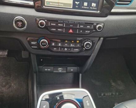 Синій Кіа Niro, об'ємом двигуна 0 л та пробігом 74 тис. км за 18200 $, фото 5 на Automoto.ua