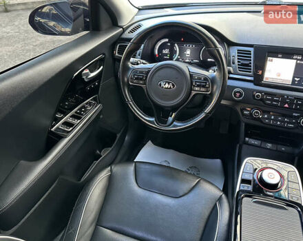 Синий Киа Niro, объемом двигателя 0 л и пробегом 155 тыс. км за 18650 $, фото 71 на Automoto.ua