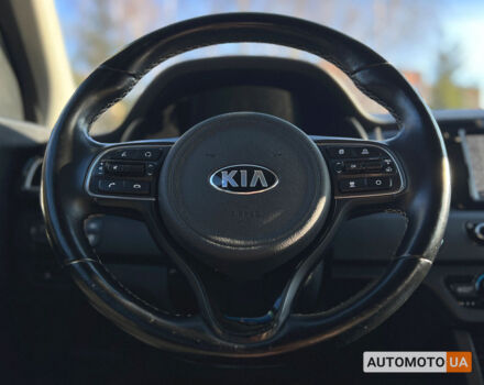 Синий Киа Niro, объемом двигателя 64 л и пробегом 191 тыс. км за 16400 $, фото 19 на Automoto.ua