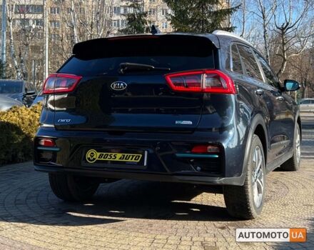 Синий Киа Niro, объемом двигателя 64 л и пробегом 191 тыс. км за 16400 $, фото 5 на Automoto.ua