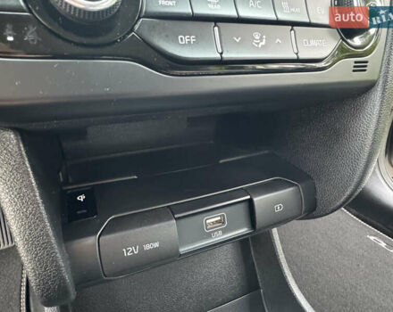 Синий Киа Niro, объемом двигателя 0 л и пробегом 88 тыс. км за 17777 $, фото 42 на Automoto.ua