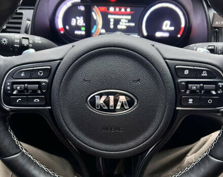 Синій Кіа Niro, об'ємом двигуна 0 л та пробігом 65 тис. км за 18500 $, фото 24 на Automoto.ua