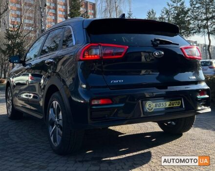 Синий Киа Niro, объемом двигателя 64 л и пробегом 191 тыс. км за 16400 $, фото 3 на Automoto.ua
