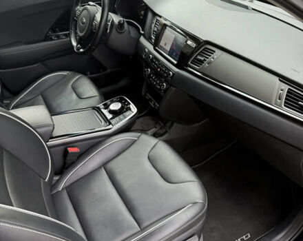 Синій Кіа Niro, об'ємом двигуна 0 л та пробігом 147 тис. км за 17400 $, фото 19 на Automoto.ua