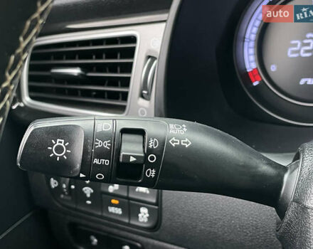 Синій Кіа Niro, об'ємом двигуна 0 л та пробігом 130 тис. км за 18455 $, фото 51 на Automoto.ua