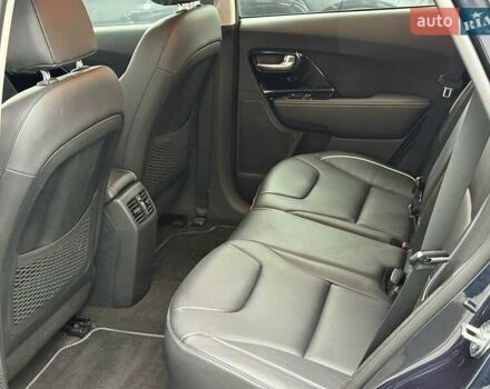 Синій Кіа Niro, об'ємом двигуна 0 л та пробігом 130 тис. км за 19071 $, фото 28 на Automoto.ua