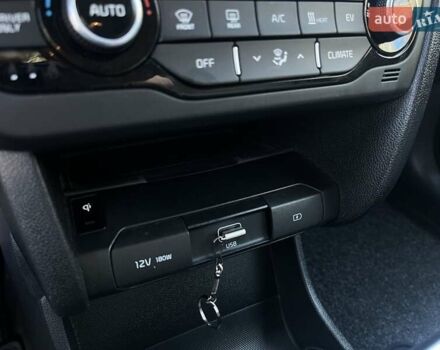 Синій Кіа Niro, об'ємом двигуна 0 л та пробігом 84 тис. км за 18500 $, фото 25 на Automoto.ua