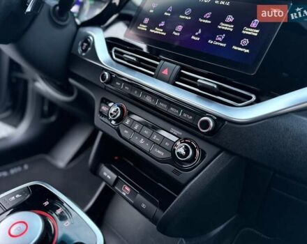 Синій Кіа Niro, об'ємом двигуна 0 л та пробігом 81 тис. км за 19350 $, фото 78 на Automoto.ua