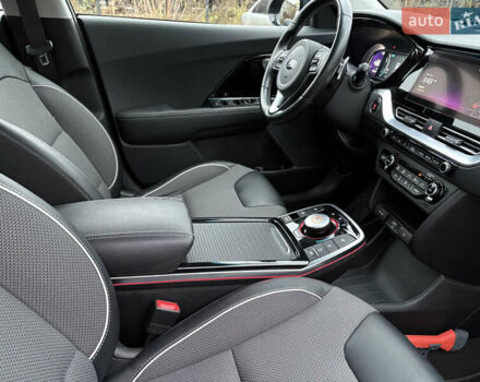 Синий Киа Niro, объемом двигателя 0 л и пробегом 125 тыс. км за 19600 $, фото 21 на Automoto.ua
