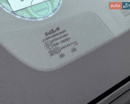 Синій Кіа Niro, об'ємом двигуна 0 л та пробігом 133 тис. км за 18900 $, фото 61 на Automoto.ua