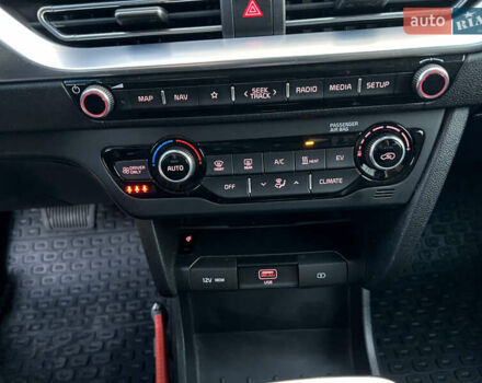 Синій Кіа Niro, об'ємом двигуна 0 л та пробігом 86 тис. км за 22200 $, фото 20 на Automoto.ua