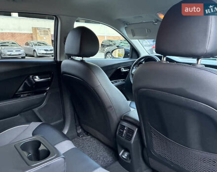 Киа Niro 2020 в Киеве на Automoto.ua Синий Киа Niro, объемом двигателя 0 л и пробегом 131 тыс. км за 17999 $, фото 39 на Automoto.ua