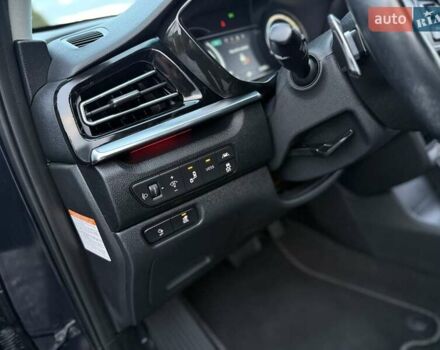 Синій Кіа Niro, об'ємом двигуна 0 л та пробігом 81 тис. км за 19350 $, фото 55 на Automoto.ua