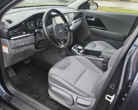 Синій Кіа Niro, об'ємом двигуна 0 л та пробігом 150 тис. км за 18000 $, фото 20 на Automoto.ua