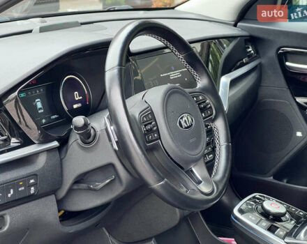 Синій Кіа Niro, об'ємом двигуна 0 л та пробігом 107 тис. км за 19200 $, фото 21 на Automoto.ua