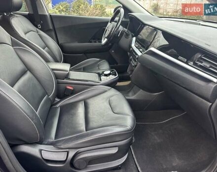 Синій Кіа Niro, об'ємом двигуна 0 л та пробігом 170 тис. км за 18300 $, фото 15 на Automoto.ua