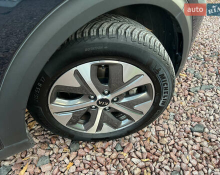 Синій Кіа Niro, об'ємом двигуна 0 л та пробігом 86 тис. км за 22200 $, фото 24 на Automoto.ua