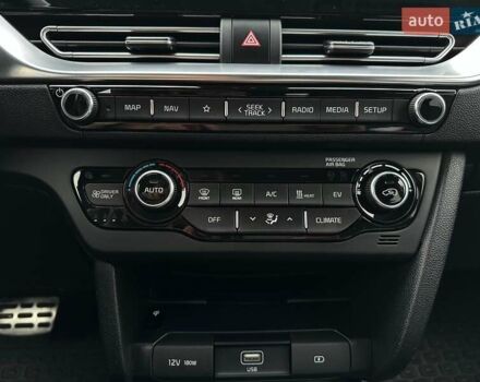 Синій Кіа Niro, об'ємом двигуна 0 л та пробігом 32 тис. км за 23900 $, фото 54 на Automoto.ua