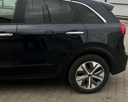 Синій Кіа Niro, об'ємом двигуна 0 л та пробігом 135 тис. км за 18750 $, фото 3 на Automoto.ua