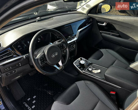 Синий Киа Niro, объемом двигателя 0 л и пробегом 76 тыс. км за 19999 $, фото 19 на Automoto.ua