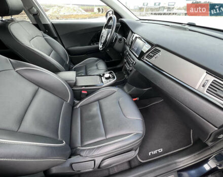 Синий Киа Niro, объемом двигателя 0 л и пробегом 126 тыс. км за 18548 $, фото 40 на Automoto.ua