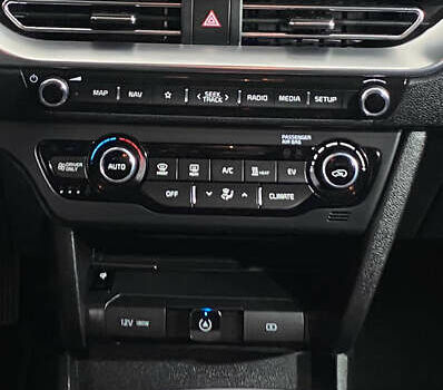 Синій Кіа Niro, об'ємом двигуна 0 л та пробігом 101 тис. км за 20950 $, фото 22 на Automoto.ua